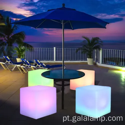 Assentos de cubo liderados contemporâneos para reuniões elegantes ao ar livre